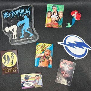 Mixed lot of graphic magnets